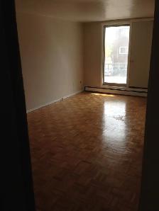 Lge 2Bdrm w/New Kitchen Bath Hardwood Fl Balc@King/Westminister - Photo 5
