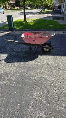 Garant Wheelbarrow - Photo 3