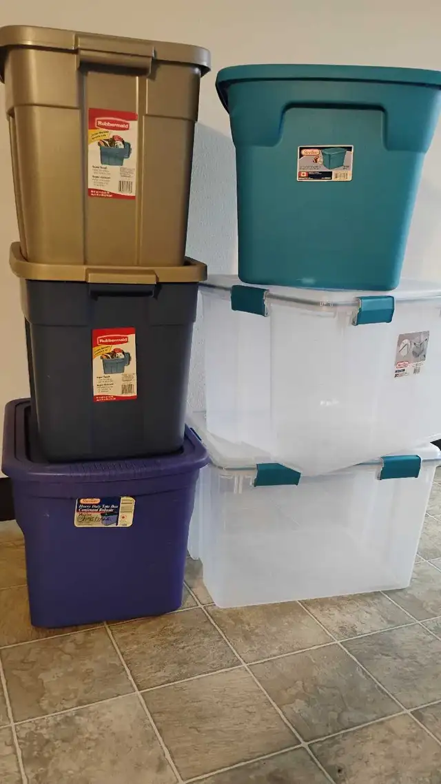6 Totes 2 Rubbermaid & 4 Sterilite