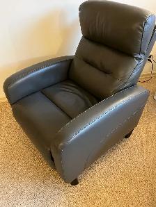 Two power leather recliners - Photo 2