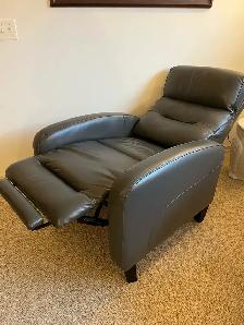 Two power leather recliners - Photo 3
