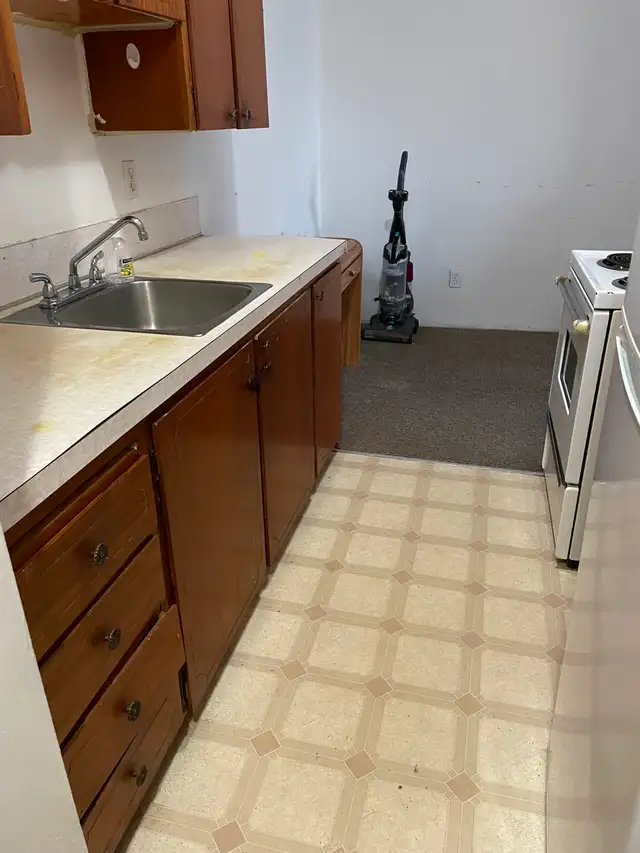 1 BHK Convenient Location in Metrotown