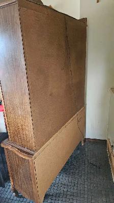 Vintage wood China cabinet - Photo 5