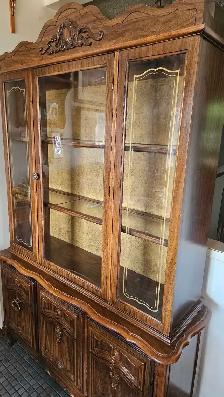 Vintage wood China cabinet - Photo 6