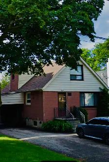 Bright  2 Bdrm Basement Apartment – Young/Sheppard