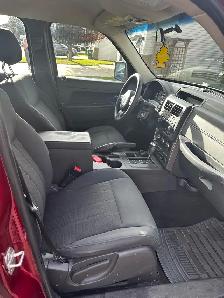 2012 Jeep Liberty 4x4 - Photo 4