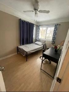 ROOM FOR RENT ON IMMEDIATE BASIS!