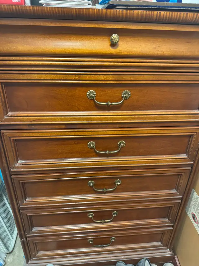 Pristine Lexington highboy dreser