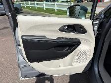 2021 Chrysler Pacifica Touring-L Touring-L FWD - Photo 10