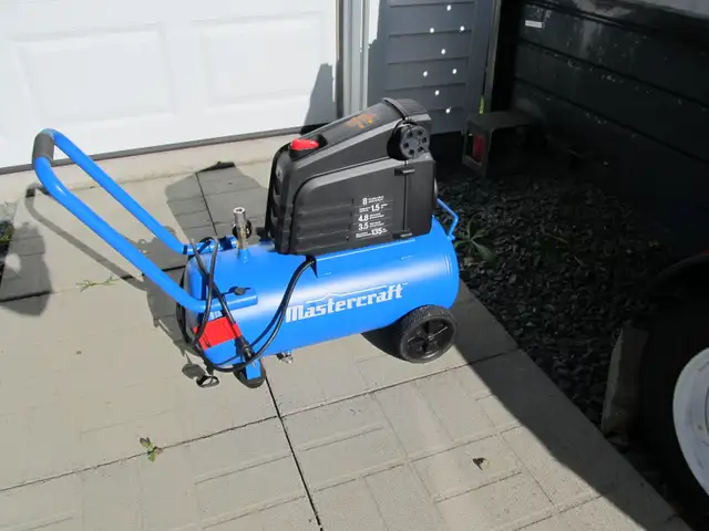 Mastercraft 8 Gallon Oil-Less Air Compressor