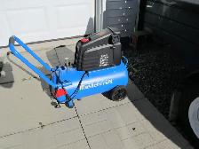 Mastercraft 8 Gallon Oil-Less Air Compressor