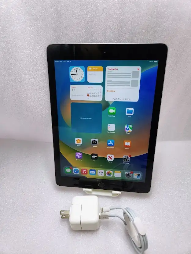 iPad 8th Gn 32gb Grey Wifi 3 Months Warranty W/Charger