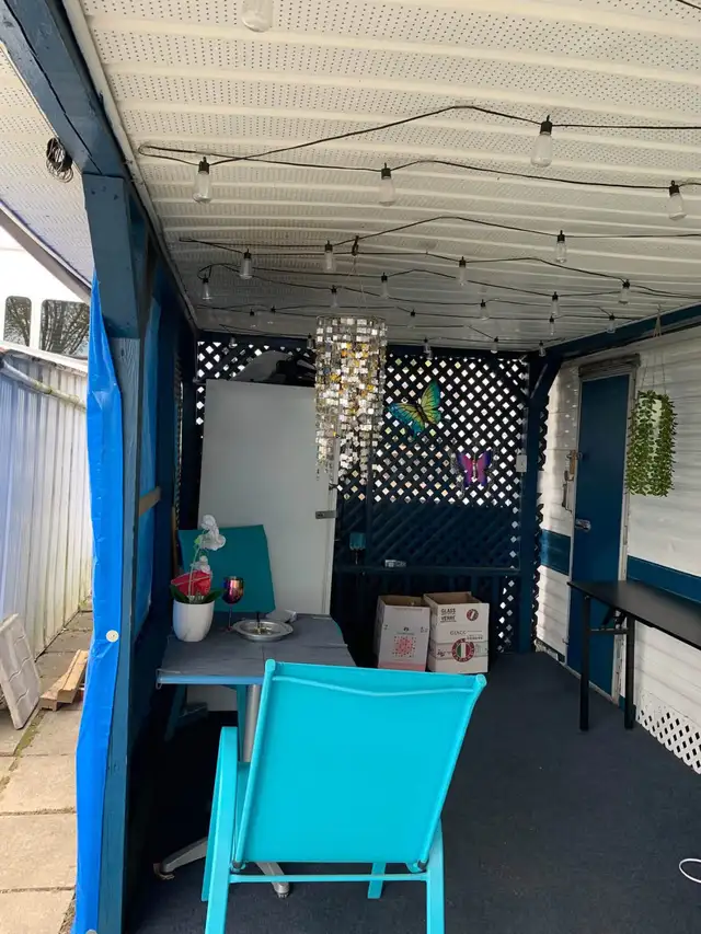 Roulotte avec toit à vendre Camping terrasse Rougemont! $3800