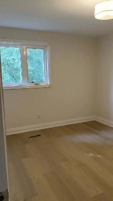 Very close to Square One and Sheridan College, rooms for rent - Photo 4