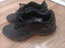 8 Men's Nike Air Max Plus Triple Black - Photo 2