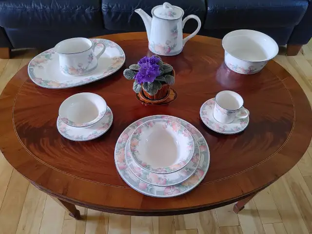 Set de vaisselle ' NORITAKE ' ( 12 couverts ) Japon