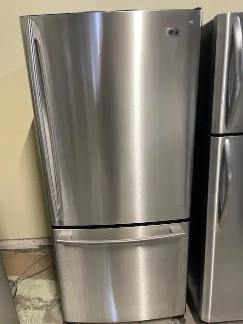 Réfrigérateur stainless 30'' congélateur en bas LG