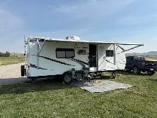 2012 Creekside Travel Trailer 22’