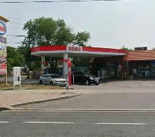 gas station cashier and customer service representative
