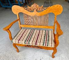 Antique Quarter-Sawn Oak Settee (w Carved Crest Rail, c. 1930s) - Photo 3