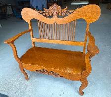 Antique Quarter-Sawn Oak Settee (w Carved Crest Rail, c. 1930s) - Photo 7