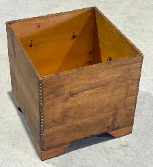 Vintage Wooden Finger-Jointed Storage Box (Early 20th Century) - Photo 2