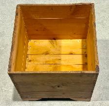 Vintage Wooden Finger-Jointed Storage Box (Early 20th Century) - Photo 3