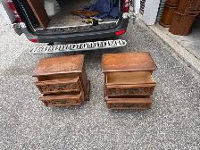 Free delivery antique Pair of Vintage Wooden Nightstands - Photo 3