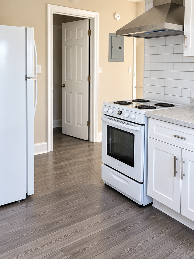 Flexible 1-Bedroom   Den / 2-Bedroom Apartment at 232 Van Horne