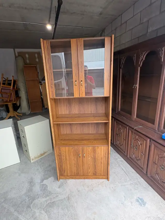 Free delivery used Wood veneer display cabinet with shelving