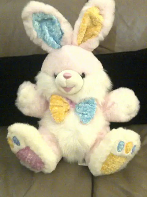 BEAU GRAND BÉBÉ LAPIN NEUF SUPER-DOUX 24'HAUTx12'ÉPAIS: $20.00