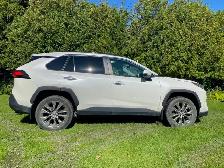 2021 Toyota RAV4 Limited AWD (Gas)71,000 km Clean Winter tire