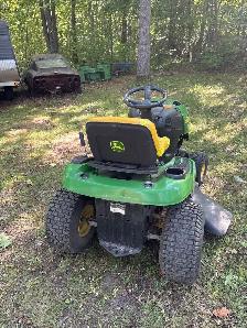 John Deere riding mower - Photo 2