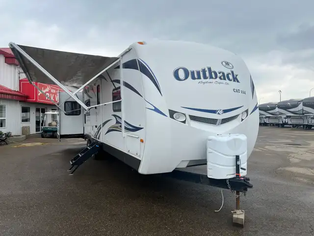 2013 Keystone Outback 298RE SPACIOUS, COUPLES UNIT