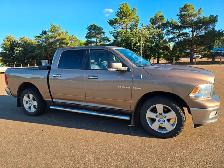 Dodge Ram SLT Hemi 4x4 Truck - Photo 2