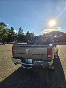 Dodge Ram SLT Hemi 4x4 Truck - Photo 4