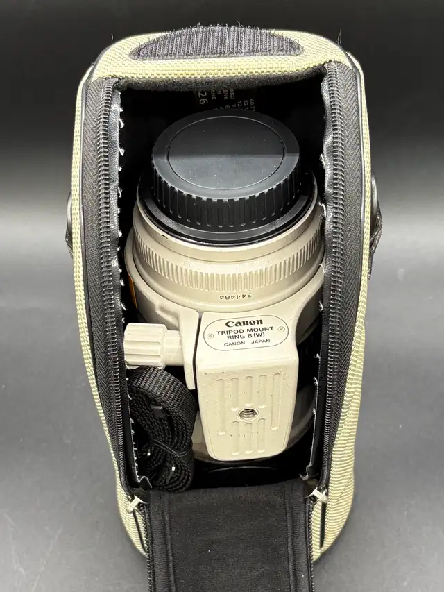 Canon EF 70-200mm  f/2.8L IS USM Telephoto Zoom Camera Lens