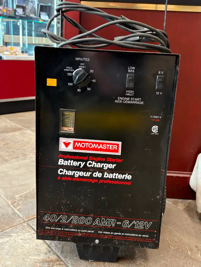 Motomaster 40/2/200 amp Car Battery Charger (Model: 11-1557-4 )