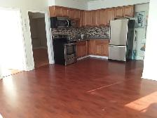 ELLIOT LAKE: 2 Bedroom downtown apt all inclusive - Photo 3