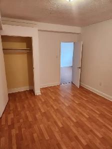ELLIOT LAKE: 2 Bedroom downtown apt all inclusive - Photo 7