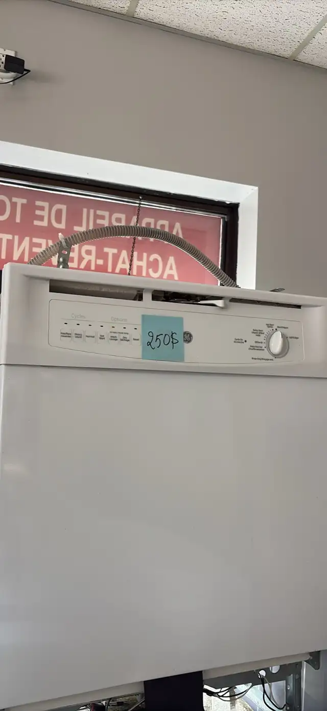 LAVE-VAISSELLE BLANC GE IMPECCABLE À 249$