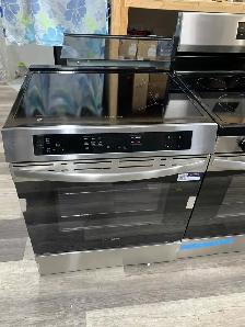 Stove - 30' Frigidaire 5.3 Cu. ft Freestanding Induction