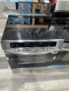 Stove - 30' Frigidaire 5.3 Cu. ft Freestanding Induction - Photo 3