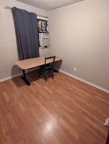Heron Gate Mall, easy to downtown & school. ASAP