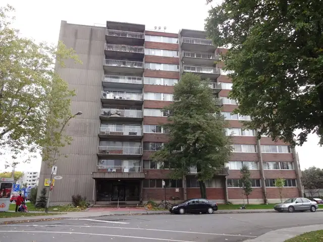 3 1/2  À VILLE SAINT-LAURENT  DISPONIBLE MAINTENANT