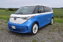 2025 Volkswagen ID. Buzz 1st Edition 4MOTION - Photo 2