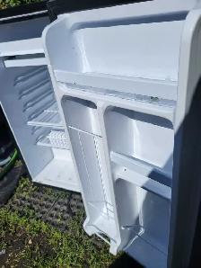 Danby mini fridge - Photo 5