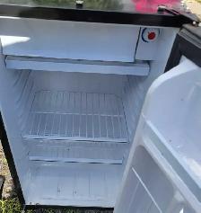 Danby mini fridge - Photo 6
