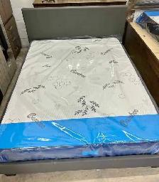 MATTRESS  - Excellent Condition (Free Delivery in GTA) Mattress - Photo 3