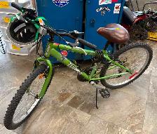Triumph Challenger Kids Bike with Bike Lock & Helmet